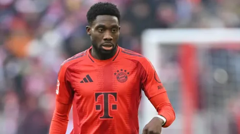 Alphonso Davies em jogo pela Bundesliga