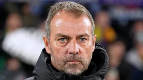 Barcelona encaminha venda para clube de LaLiga após Flick aprovar.