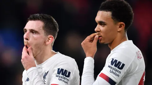 Andrew Robertson ao lado de Alexander-Arnold, pelo Liverpool (Photo by Justin Setterfield/Getty Images)