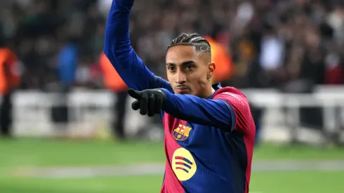 Raphinha comemorando gol pelo Barcelona