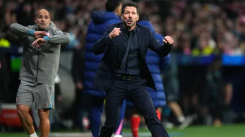 Diego Simeone em jogo do Atlético de Madrid contra o Bayer Leverkusen pela Champions League. Treinador quer reforços para a equipe. Foto: Angel Martinez