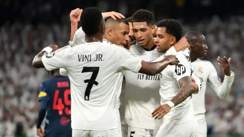 Com apenas 21 anos, o meia inglês combina técnica, visão de jogo e maturidade impressionante, consolidando-se como um dos maiores talentos da nova geração e contribuindo significativamente para o sucesso do clube em competições nacionais e internacionais. (Foto por Denis Doyle/Getty Images)