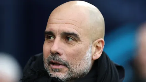 Pep Guardiola observando jogo contra o West Ham United. Treinador pediu a contratação do Barcola para o clube. Foto: Carl Recine