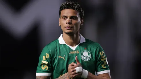 Richard Ríos jogador do Palmeiras durante partida contra o Santos no estádio Vila Belmiro