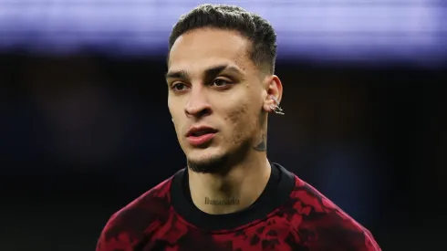 Antony vai deixar o Manchester United e ganha data para ser anunciado em novo clube. (Photo by Alex Pantling/Getty Images)