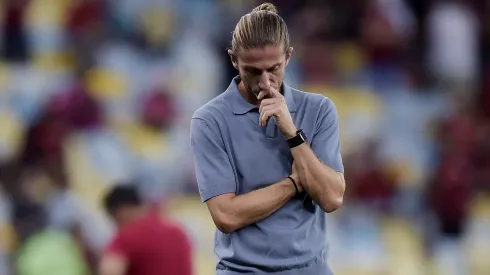 Filipe Luís em jogo do Flamengo contra o Fluminense. Treinador pode perder zagueiro para a temporada