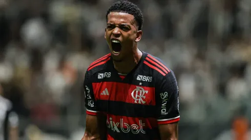 Rival do Flamengo no Brasileirão prepara oferta de R$ 18 milhões para contratar Carlinhos. Foto: Gilson Lobo/AGIF