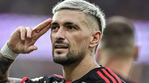 Ídolo do Flamengo, Arrascaeta se torna alvo de dois grandes rivais.