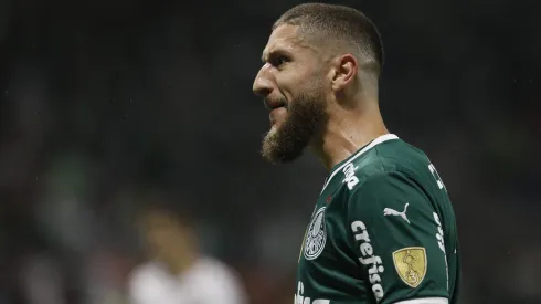 Zé Rafael em jogo do Palmeiras contra o Athletico Paranaense. Volante está de saída do clube. Foto: Ricardo Moreira