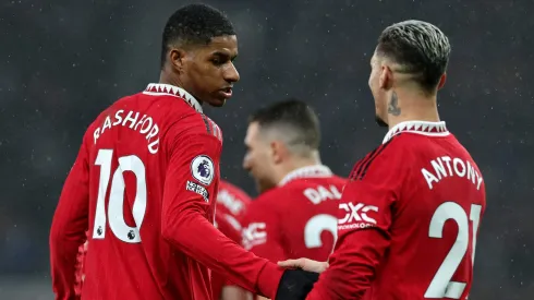 Antony e Rashford em jogo do Manchester United contra o Brentford. O brasileiro foi anunciado pelo Real Betis. Foto: David Rogers