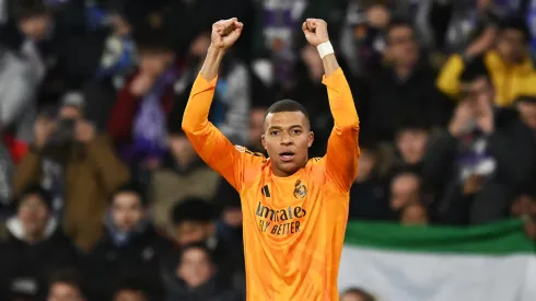 Kylian Mbappé comemorando pelo Real Madrid
