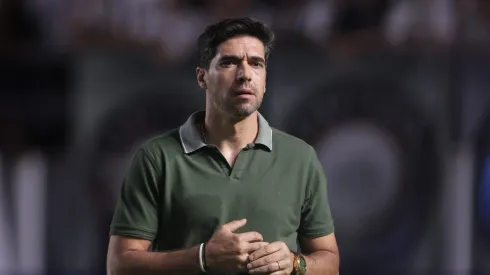 A pressão da torcida aumenta, enquanto mudanças no elenco e a falta de reforços prometidos pela diretoria colocam o clube sob os holofotes. Foto Ettore ChiereguiniAGIF