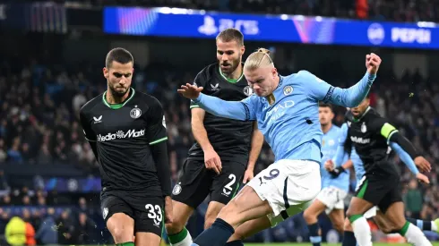 Com um desempenho notável nas últimas temporadas, o jogador está prestes a realizar uma transferência significativa, embora o Feyenoord tenha a intenção de mantê-lo até o fim da temporada. (Foto por Michael Regan/Getty Images)
