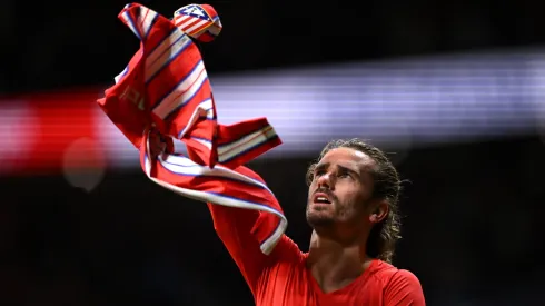 Griezmann com a camisa do Atlético de Madrid em jogo contra o Sevilla. Atacante pediu para deixar o clube. Foto: Denis Doyle