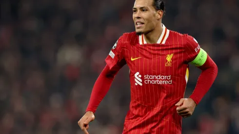 Van Dijk é peça fundamental do Liverpool (Photo by Carl Recine/Getty Images)