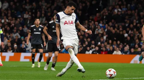 Dominic Solanke pelo Tottenham em partida da Europa League. Foto: Andrew Orchard sports photography / Alamy Stock Photo