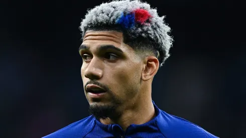 Barcelona quer vender Ronald Araújo para fechar com dois grandes jogadores (Photo by David Ramos/Getty Images)