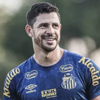 Campeão do Brasileirão encaminha a contratação de Giuliano, ex-Santos e Corinthians