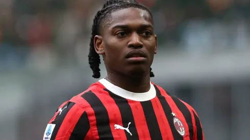 Barcelona pode perder a contratação de Rafael Leão para outra grande potência (Photo by Marco Luzzani/Getty Images)