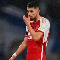 Arsenal se posiciona sobre saída de Juninho e acordo com o Flamengo fica para o meio do ano