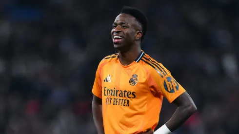 Vinicius Jr ajuda Real Madrid por Davies.