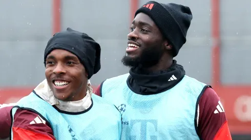 Mathys Tel e Dayot Upamecano pelo Bayern de Munique