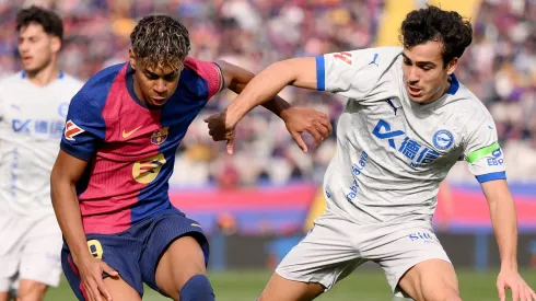 Lamine Yamal continua a encantar os torcedores do Barcelona com seu talento excepcional. (Foto de David Ramos/Getty Images)