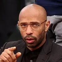Thierry Henry alerta para erro de Guardiola no Manchester City: “É a primeira vez”