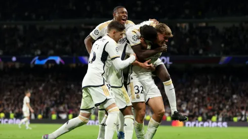 Jogadores do Real Madrid comemorando gol de Nico Paz contra o Napoli. Arsenal deseja  jovem do Real Madrid. Foto: Florencia Tan Jun