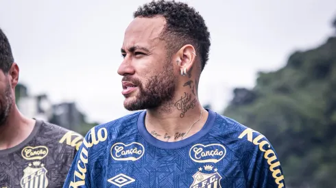 Neymar em seu primeiro treino pelo Santos. Foto: Raul Baretta/ Santos FC.