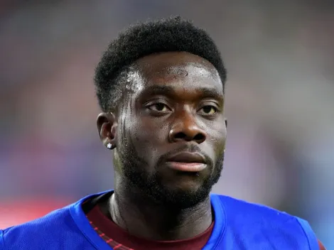 Alphonso Davies assina novo contrato até 2030