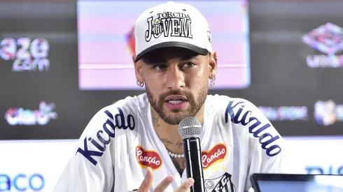 Santos, de Neymar, faz oferta por atacante argentino.