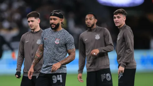 Corinthians anuncia a 10 para Memphis Depay e Rodrigo Garro desaprova.