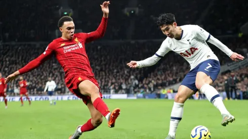 Arnold e Son disputam bola em clássico: vale vaga na final