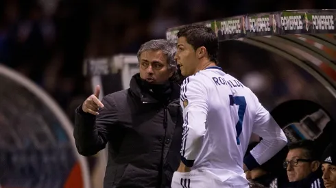 Mourinho e Cristiano Ronaldo conversam quando estavam no Real Madrid. Foto: Gonzalo Arroyo Moreno/Getty Images