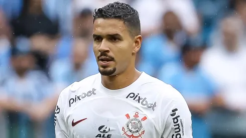 Ex-Corinthians, Lucas Veríssimo pode voltar ao Brasileirão para defender outro grande clube. Foto: Pedro H. Tesch/Getty Images
