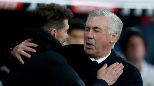 Diego Simeone e Carlo Ancelotti antes de encontro do Real Madrid com o Atlético de Madrid