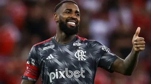 Flamengo se assusta com pedida salarial de Gerson para renovar; Veja os valores. (Photo by Pedro H. Tesch/Getty Images)