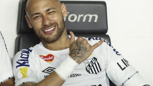 Neymar é o camisa 10 do Santos (Photo by Alexandre Schneider/Getty Images)