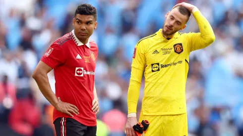Casemiro e De Gea em jogo do Manchester United. Cesc Fàbregas pediu a contratação do goleiro. Foto: Clive Rose/Getty Images