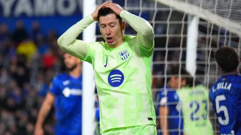 Lewandowski em jogo do Barcelona. Clube procura um substituto para o atacante. Foto: Angel Martinez