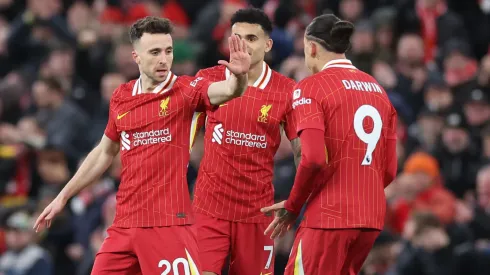 Diogo Jota, Luis Díaz e Darwin Nuñez durante partida pelo Liverpool