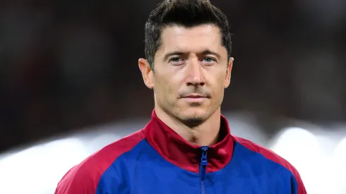 Lewandowski está ajudando um jogador para ser reforço de Hansi Flick no Barcelona (Photo by David Ramos/Getty Images)