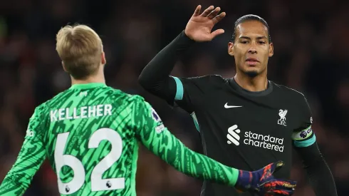 Kelleher e Van Dijk pelo Liverpool (Photo by Alex Pantling/Getty Images)