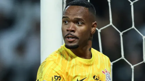 Carlos Miguel comete falha na Inglaterra. Foto: Alexandre Schneider/Getty Images