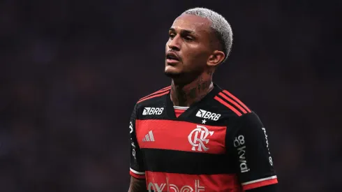 Barcelona segue disposto a tirar Wesley do Flamengo. Foto: Ettore Chiereguini/AGIF