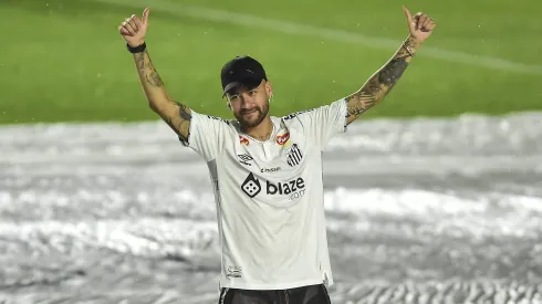 Neymar em sua apresentação de volta ao Santos. Clube paulista renovou com Soteldo. Foto: Mauro Horita