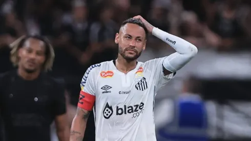 Neymar ainda não venceu com a camisa do Santos. Foto: Ettore Chiereguini/AGIF