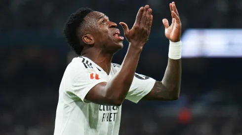 Vini Jr em jogo do Real Madrid. Clube espanhol procura substitutos caso o brasileiro decida jogar no futebol saudita. Foto: Angel Martinez