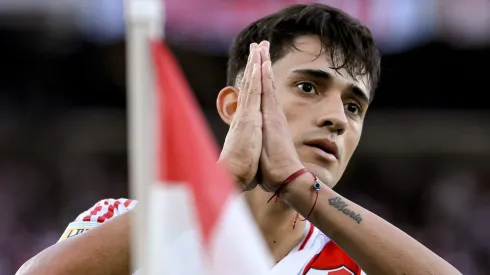 Com a saída de Pablo Solari, o River Plate intensifica sua busca por reforços e mira na contratação de Alexis Sánchez.  (Foto por Marcelo EndelliGetty Images)